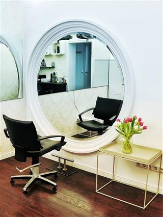 Schneideplatz im weißen Raum Friseur Open Hair in München Haidhausen Bogenhausen